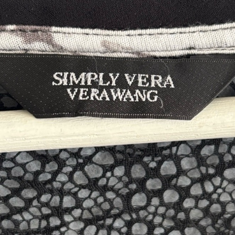 Simply Vera Vera Wang Sleeveless Lace & Floral Asymmetrical Top XL B & W Taupe - Picture 7 of 10